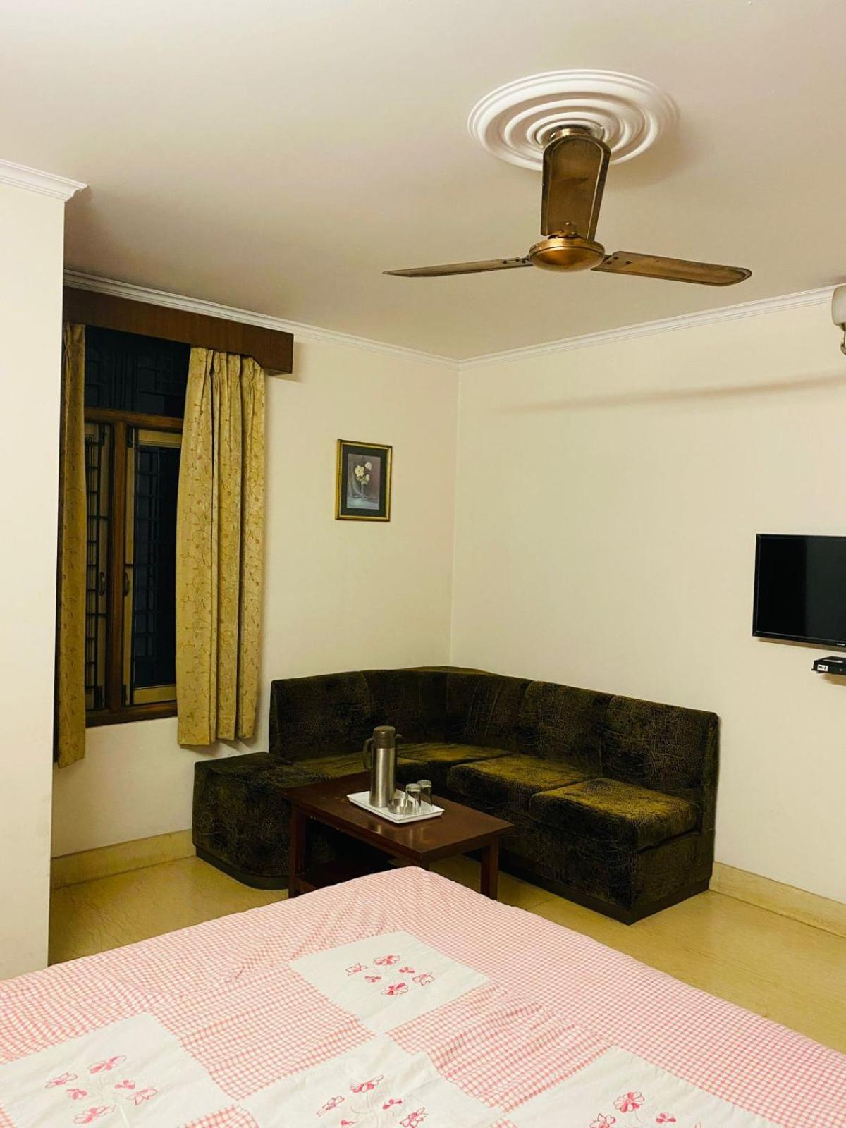 Hotel Mayur Deluxe Meerut Exterior photo