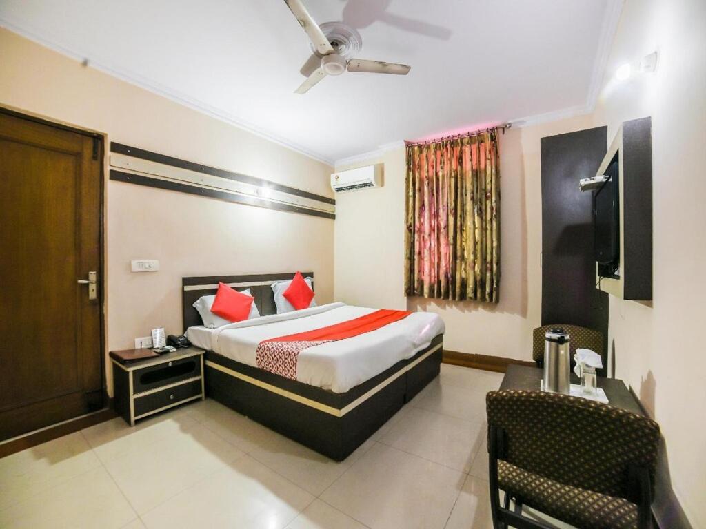 Hotel Mayur Deluxe Meerut Exterior photo